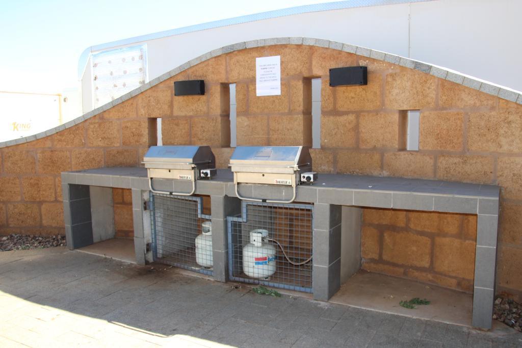 The Landing Port Hedland Motel Bagian luar foto